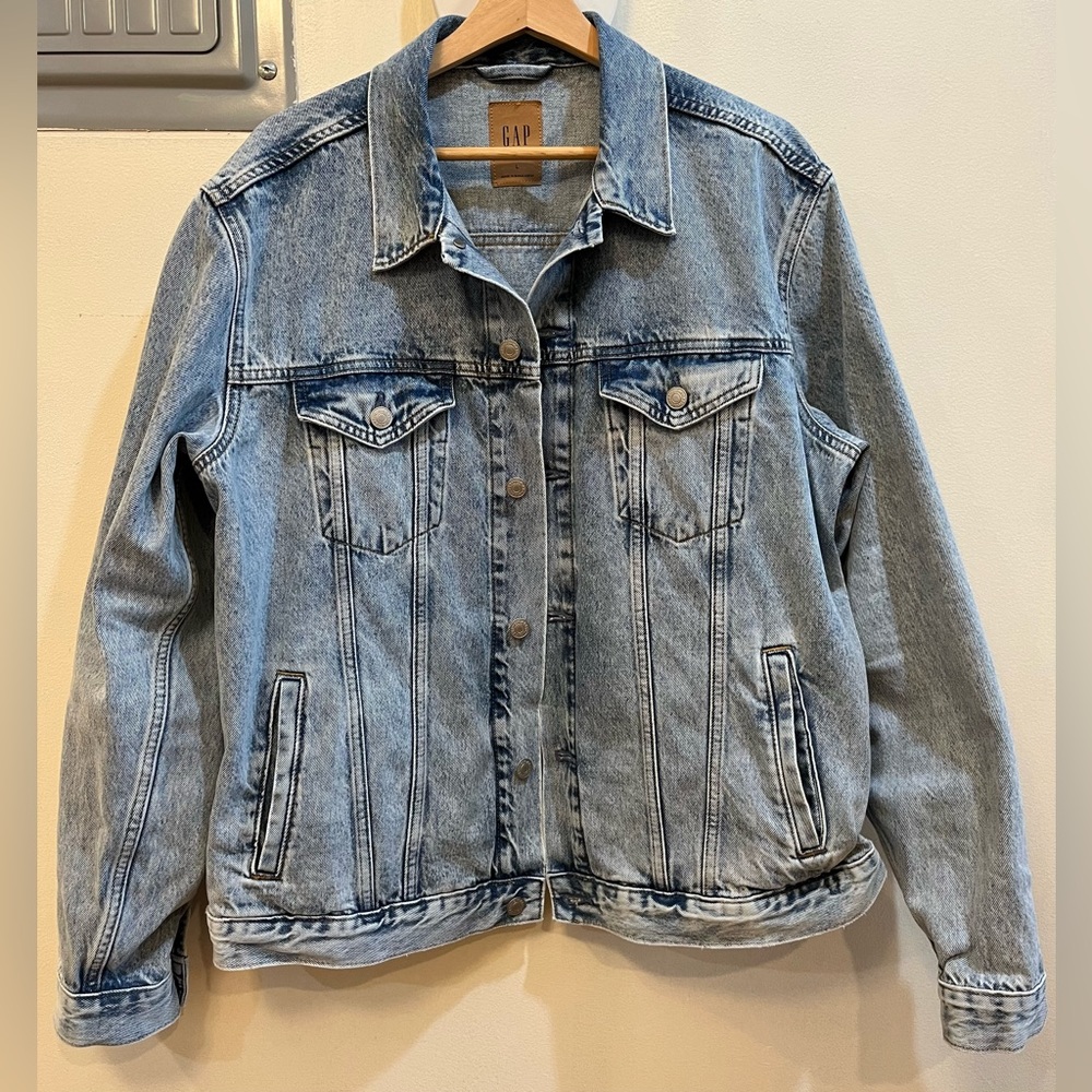 GAP Classic Icon Denim Jacket（Only washed once, never worn）